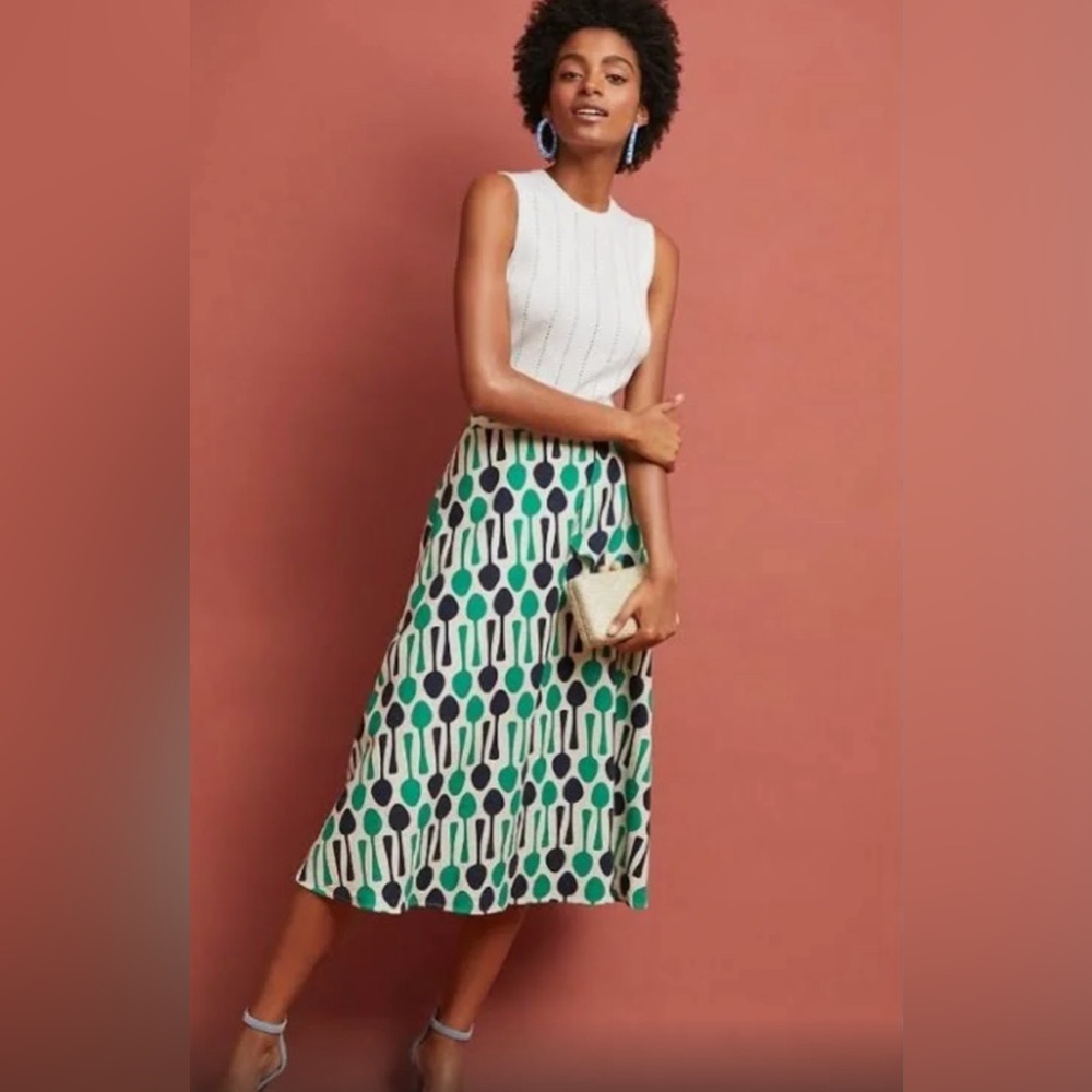 Adorable flared A-line lined spoon motif skirt.